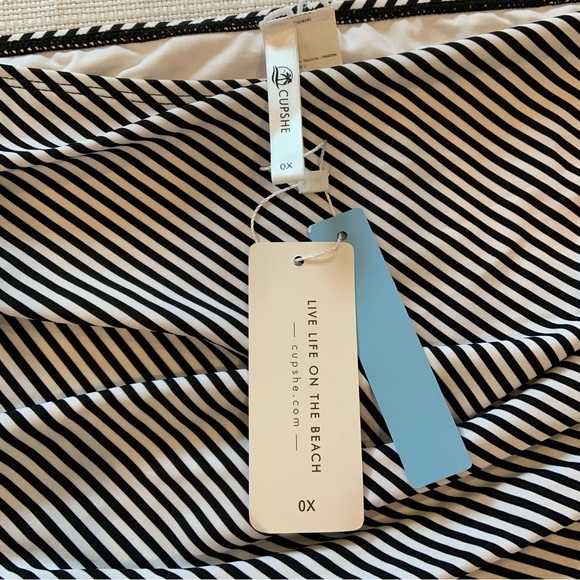 Cupshe high waisted black and white striped bikini bottoms with shirring NWT - Picture 6 of 6